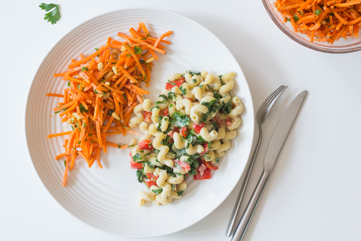 Creamy Hummus Pasta with Spinach and Red Peppers | Cook Smarts